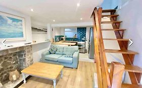 Traditional 2-Bedroom Cornish Cottage In Newlyn
